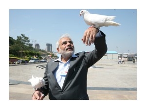 narendra modi with pigeon